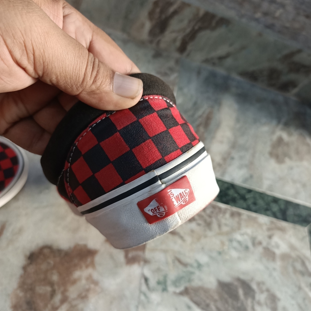 Vans - Picture 9 of 10